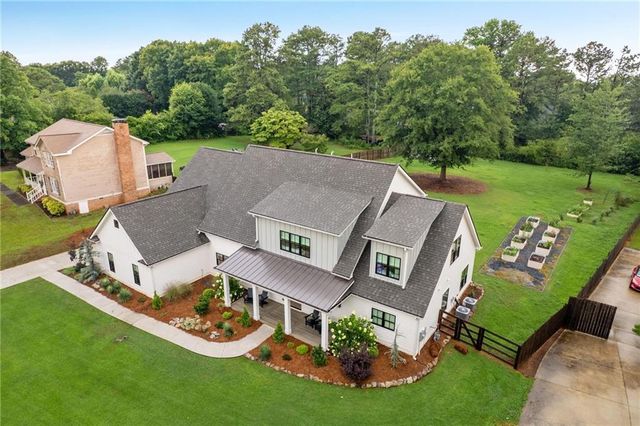 290 Walnutwood Trail, Roswell, GA 30075