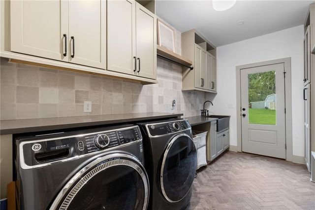 290 Walnutwood Trail, Roswell, GA 30075