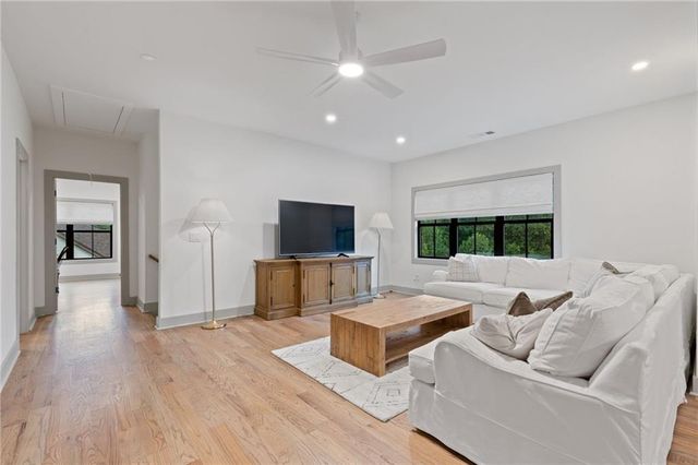 290 Walnutwood Trail, Roswell, GA 30075