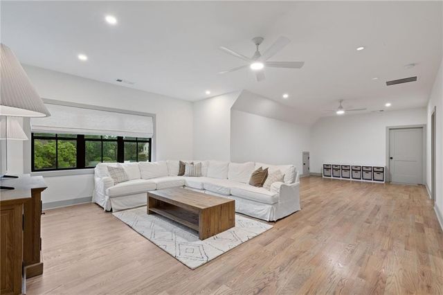 290 Walnutwood Trail, Roswell, GA 30075