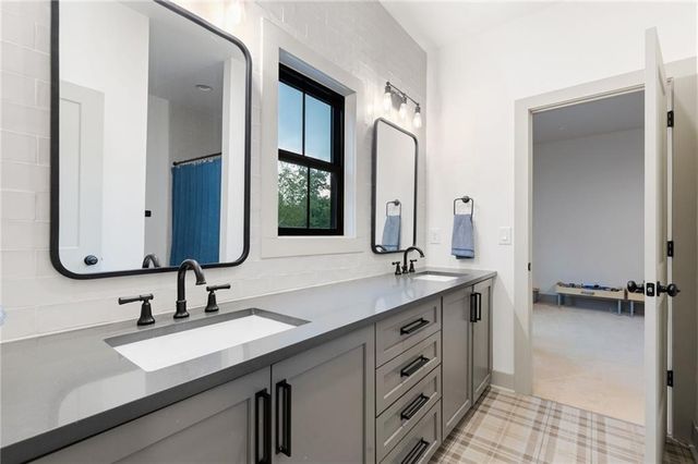 290 Walnutwood Trail, Roswell, GA 30075