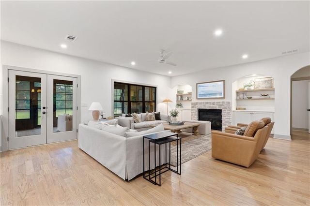290 Walnutwood Trail, Roswell, GA 30075