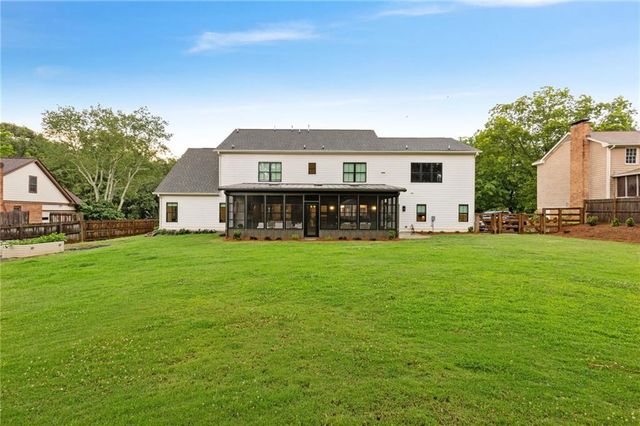 290 Walnutwood Trail, Roswell, GA 30075