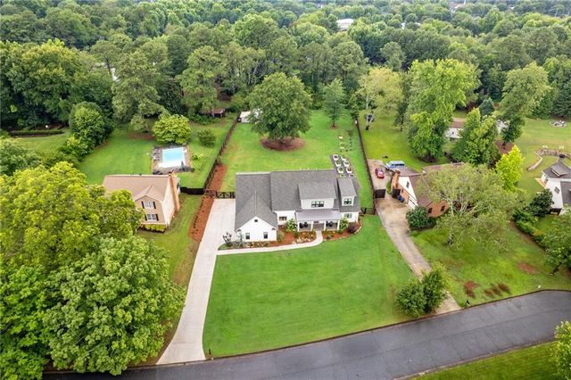 290 Walnutwood Trail, Roswell, GA 30075