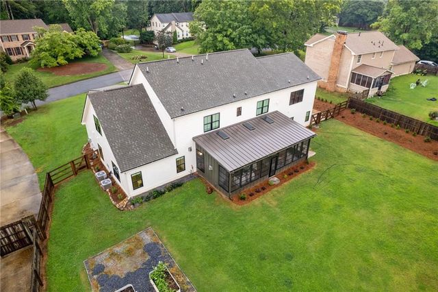 290 Walnutwood Trail, Roswell, GA 30075