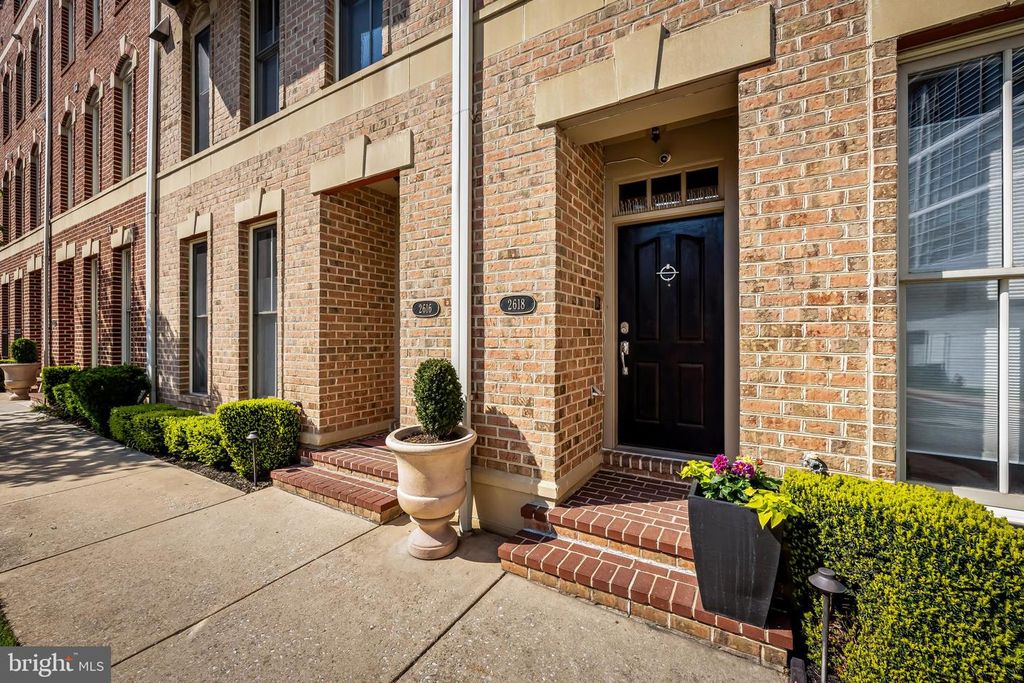 Image 3 of property listing at 2618 LIGHTHOUSE LN, Baltimore, MD 21224