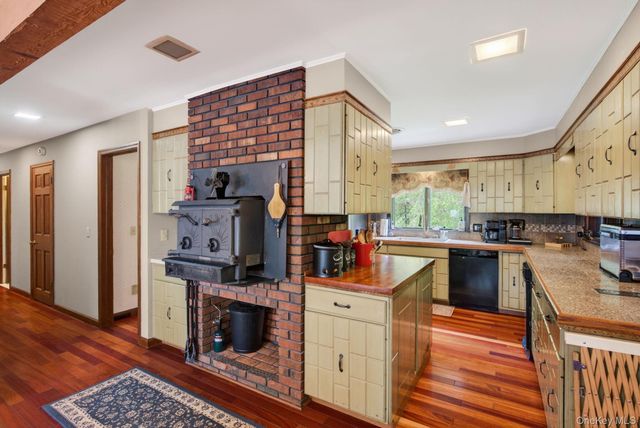 101 Tuytenbridge Road, Lake Katrine, NY 12449