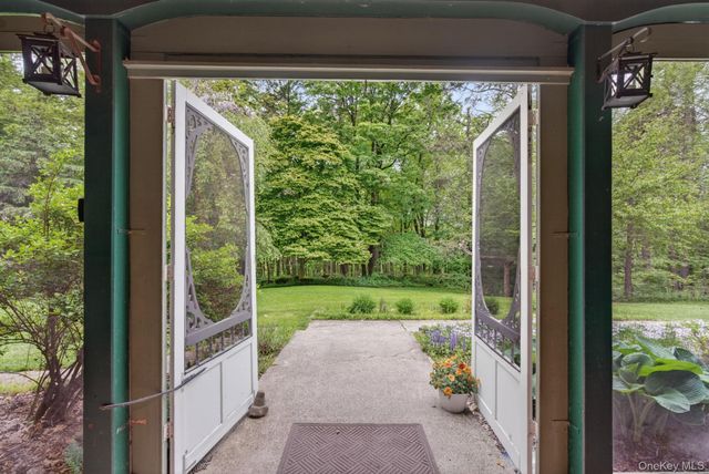101 Tuytenbridge Road, Lake Katrine, NY 12449