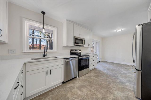 1602 Angus RD, Roanoke, VA 24017