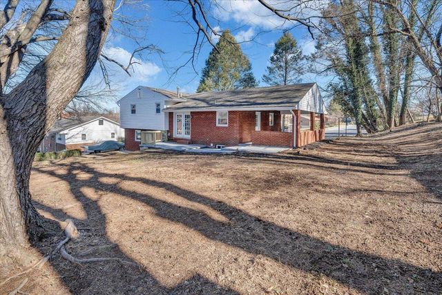 1602 Angus RD, Roanoke, VA 24017