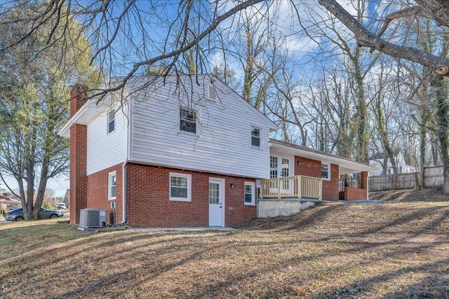 1602 Angus RD, Roanoke, VA 24017