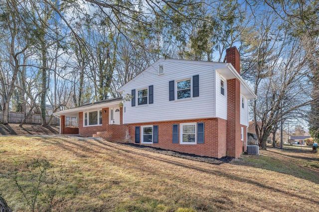 1602 Angus RD, Roanoke, VA 24017