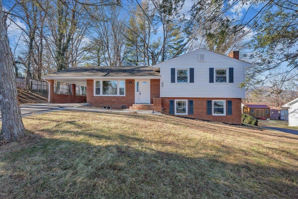 1602 Angus RD, Roanoke, VA 24017