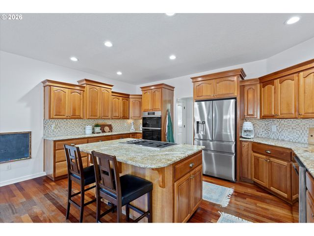 211 W HAZELNUT Dr, Newberg, OR 97132