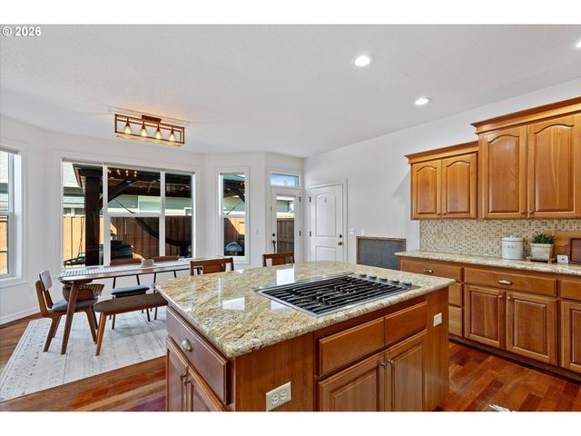 211 W HAZELNUT Dr, Newberg, OR 97132