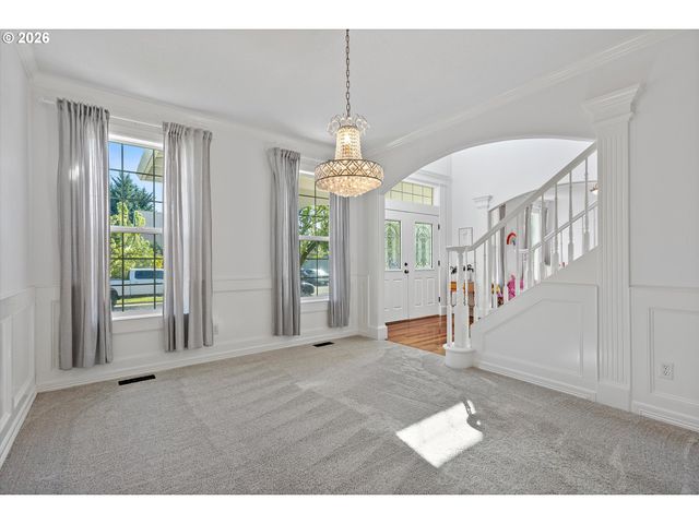 211 W HAZELNUT Dr, Newberg, OR 97132