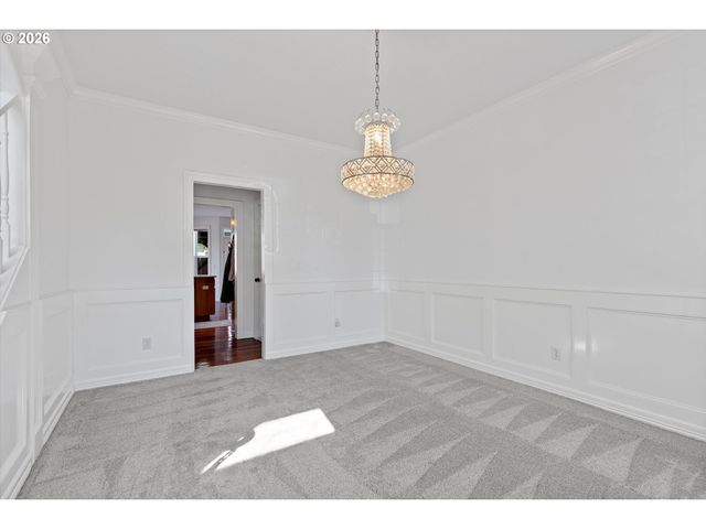 211 W HAZELNUT Dr, Newberg, OR 97132