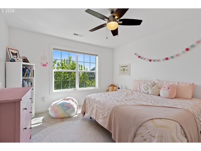 211 W HAZELNUT Dr, Newberg, OR 97132