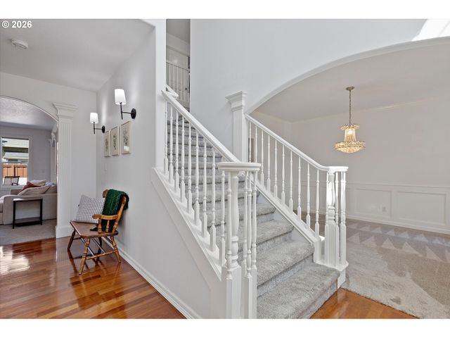 211 W HAZELNUT Dr, Newberg, OR 97132