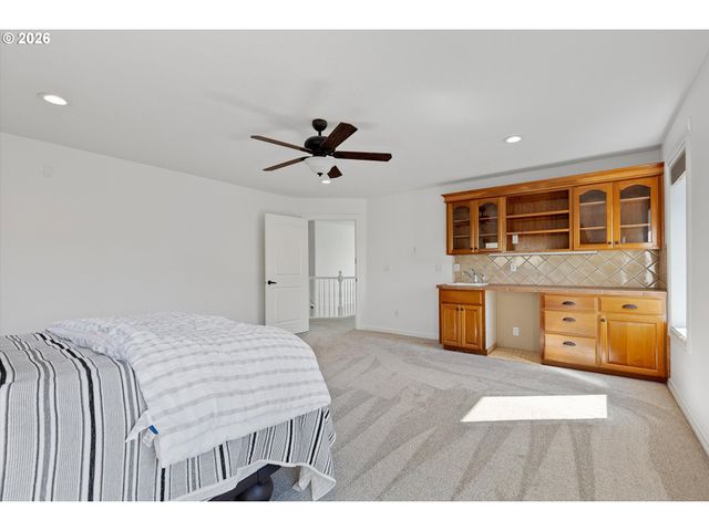 211 W HAZELNUT Dr, Newberg, OR 97132