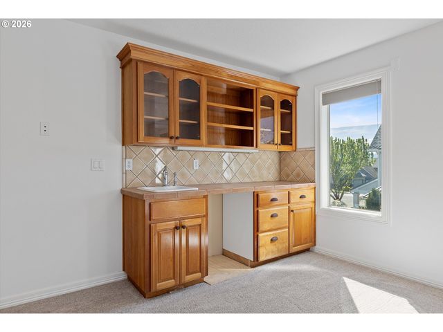 211 W HAZELNUT Dr, Newberg, OR 97132