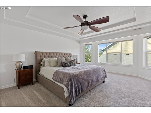 211 W HAZELNUT Dr, Newberg, OR 97132