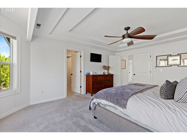 211 W HAZELNUT Dr, Newberg, OR 97132