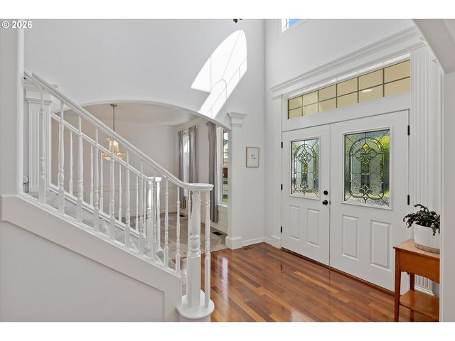 211 W HAZELNUT Dr, Newberg, OR 97132