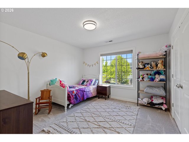 211 W HAZELNUT Dr, Newberg, OR 97132