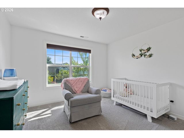 211 W HAZELNUT Dr, Newberg, OR 97132