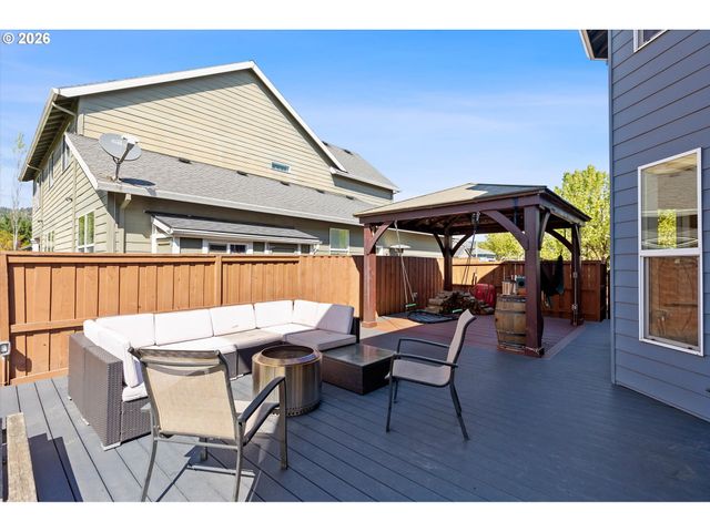211 W HAZELNUT Dr, Newberg, OR 97132