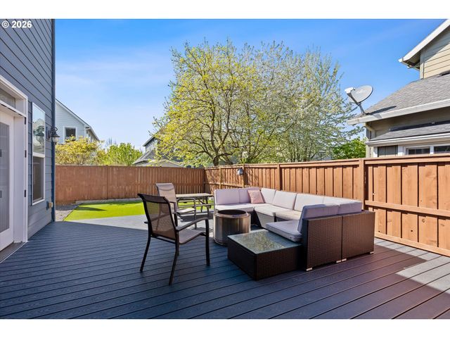 211 W HAZELNUT Dr, Newberg, OR 97132