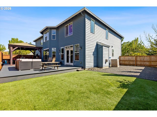 211 W HAZELNUT Dr, Newberg, OR 97132