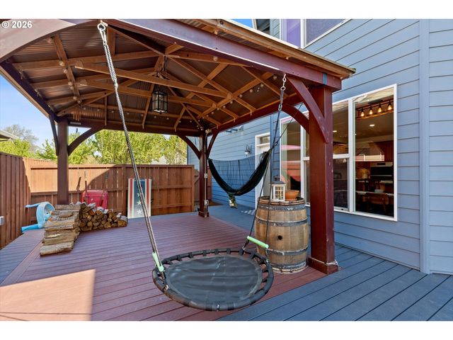 211 W HAZELNUT Dr, Newberg, OR 97132
