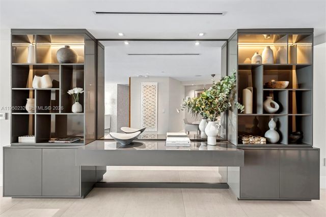 1000 S Pointe Dr 2802, Miami Beach, FL 33139