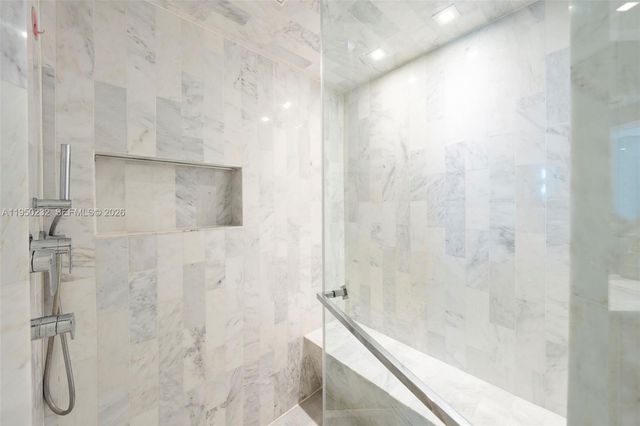 1000 S Pointe Dr 2802, Miami Beach, FL 33139