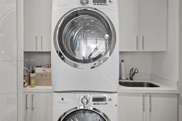 1000 S Pointe Dr 2802, Miami Beach, FL 33139