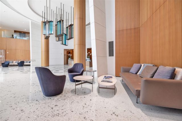 1000 S Pointe Dr 2802, Miami Beach, FL 33139