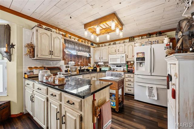 1048 Patience Drive, Florissant, MO 63034