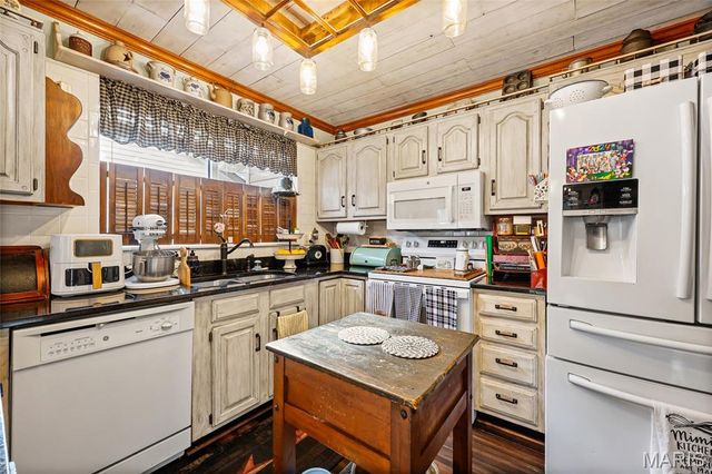 1048 Patience Drive, Florissant, MO 63034