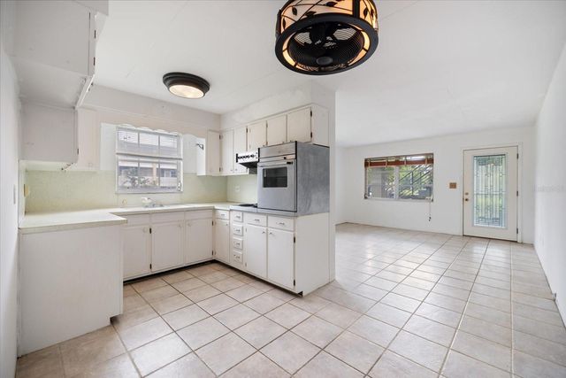 450 32ND AVENUE N 106W, St Petersburg, FL 33704