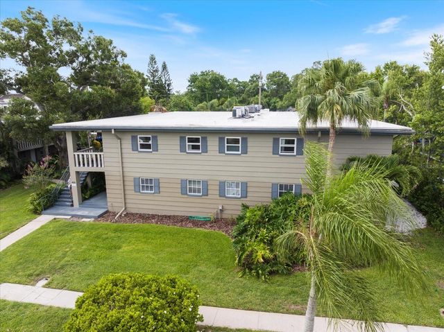 450 32ND AVENUE N 106W, St Petersburg, FL 33704