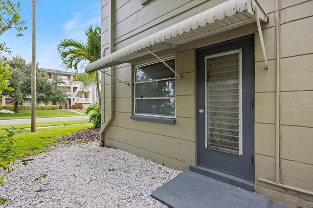 450 32ND AVENUE N 106W, St Petersburg, FL 33704
