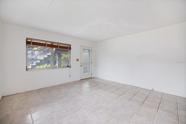 450 32ND AVENUE N 106W, St Petersburg, FL 33704