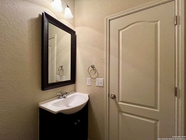 4928 Eagle Valley, Schertz, TX 78108