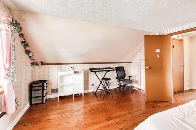 8022 S ALBANY Avenue, Chicago, IL 60652