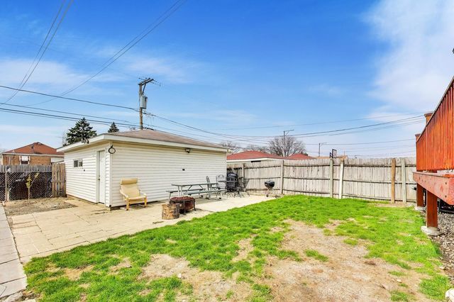 8022 S ALBANY Avenue, Chicago, IL 60652