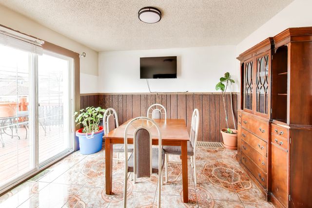 8022 S ALBANY Avenue, Chicago, IL 60652