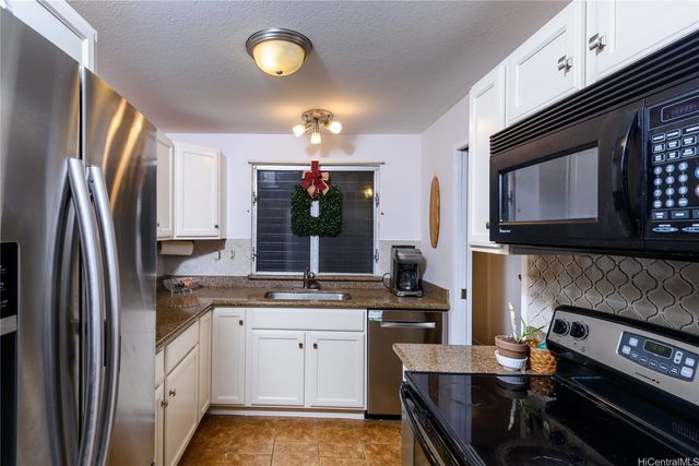 94-1030 Anania Circle 79, Honolulu, HI 96789