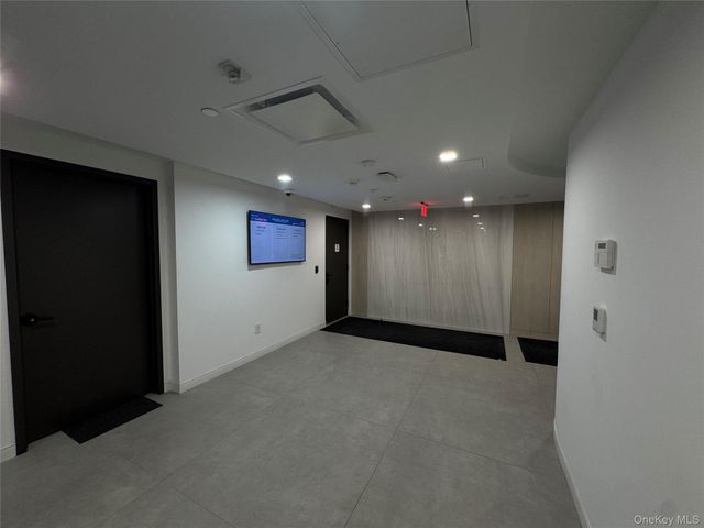 277 Northern Blvd 2, Great Neck, NY 11021